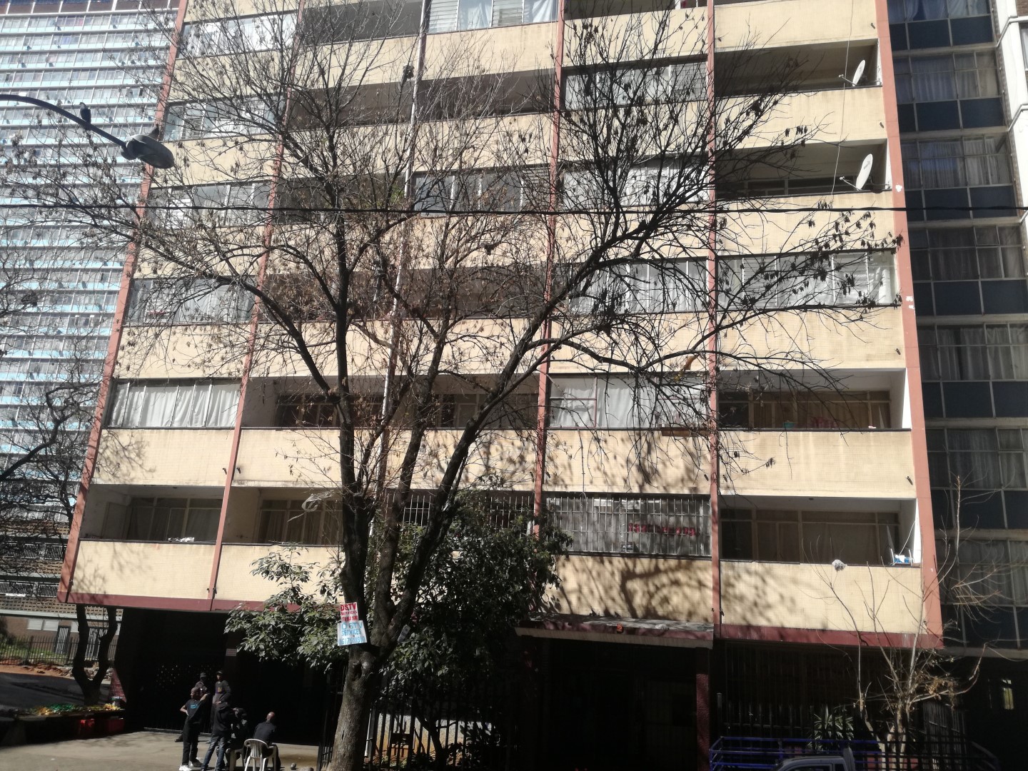 Bachelor Flat in Panarama Place,Berea.