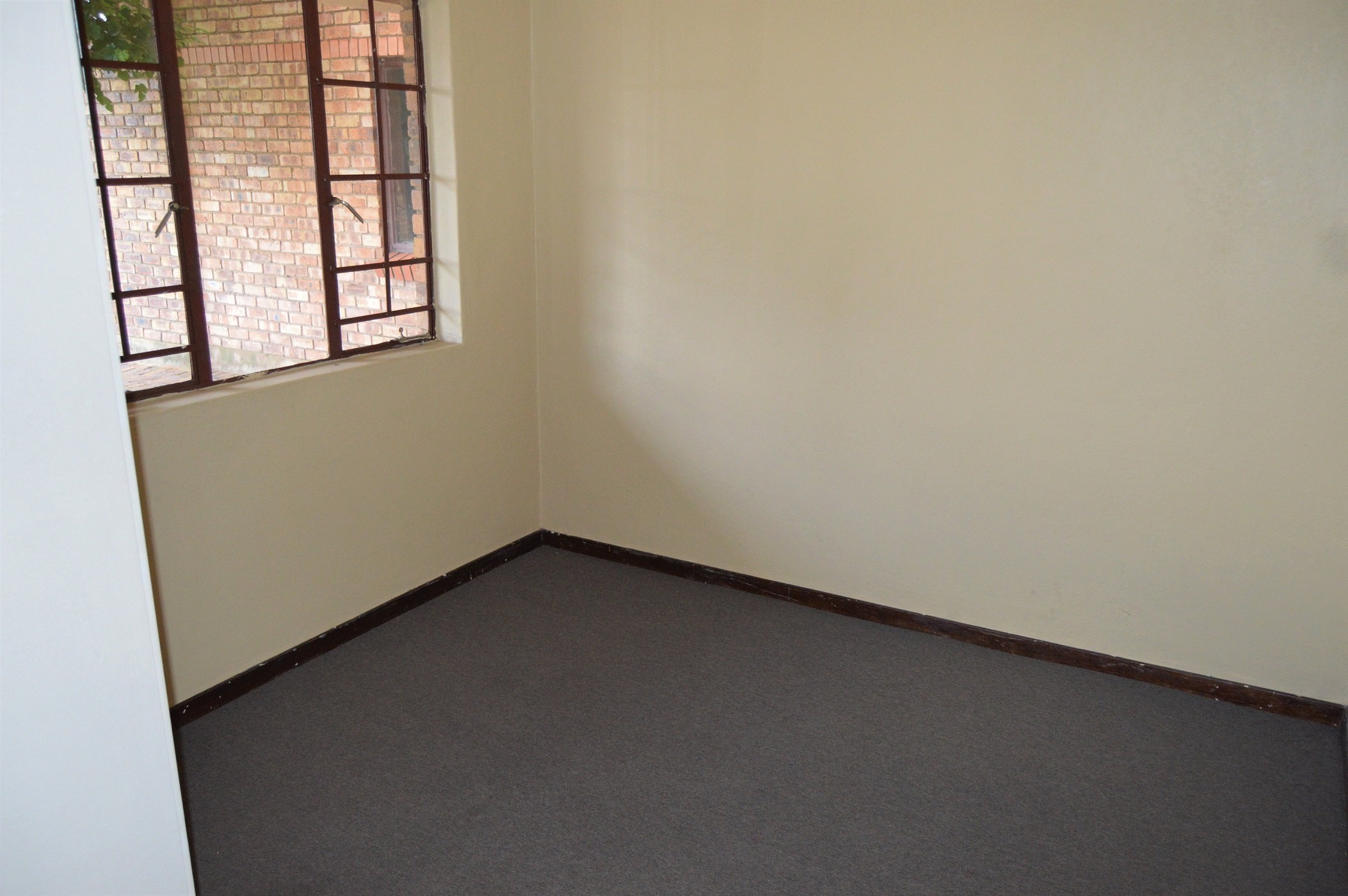 Lock up and go, beautiful apartment in Longview, Midrand.